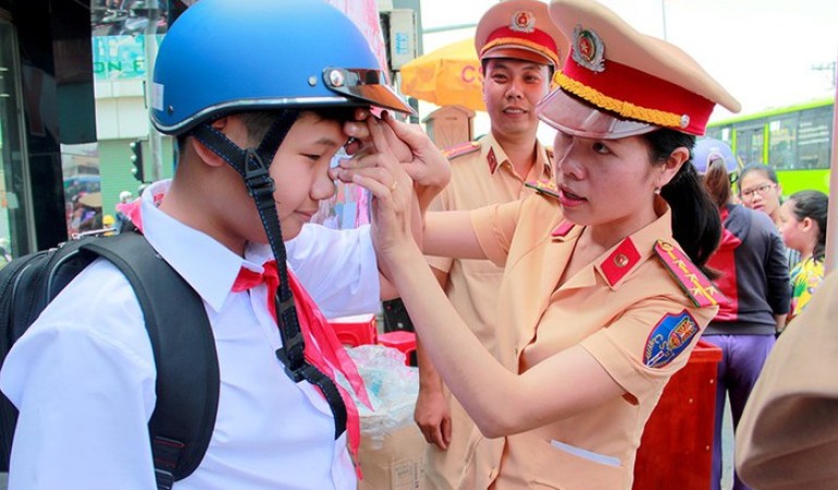 Tìm hiểu các quy định của pháp luật về việc đội mũ bảo hiểm